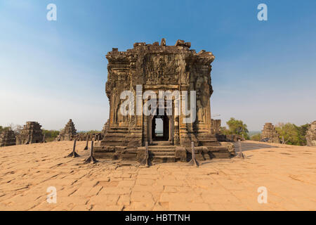 Phnom bakheng Temple in Angkor. Siem reap, UNESCO site Cambodia. Stock Photo