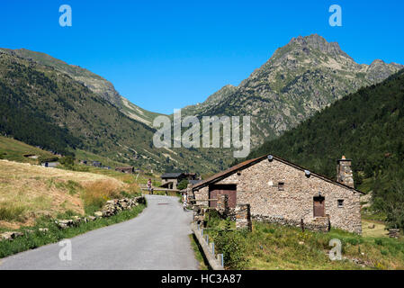 Trekking in the Vall d'Incles between Soldeu and El Tarter, Soldeu, Valira d'Orient, Pyrenees mountain, Andorra Stock Photo