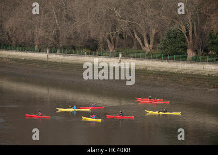 Putney, London, UK. 7th Dec, 2016. Weather. Canoeists enjoy paddling in the winter sunshine on River Thames in Putney Credit:  amer ghazzal/Alamy Live News Stock Photo