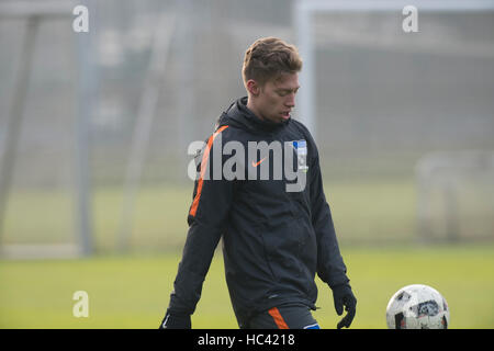 Berlin, Germany. 7th Dec, 2016. Hertha defender Mitchell Weiser pictured at a training session of German Bundesliga football club Hertha BSC in Berlin, Germany, 7 December 2016. Photo: Paul Zinken/dpa/Alamy Live News Stock Photo