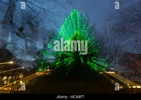 London, UK. 7th December 2016. The Christmas tree lights sparkle on Wapping Green in Wapping Lane in Tower Hamlets, east London. Credit:  Vickie Flores/Alamy Live News Stock Photo