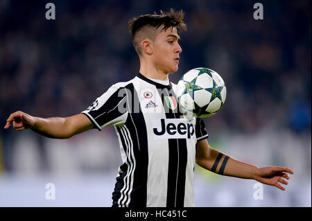 Turin, Italy. 7th Dec, 2016. Paulo Dybala of Juventus FC in action during the UEFA Champions League Group H football match between Juventus FC and GNK Dinamo Zagreb. Credit:  Nicolò Campo/Alamy Live News Stock Photo