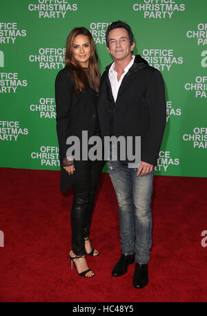 Westwood, CA. 07th Dec, 2016. Jeff Probst, Lisa Ann Russell, At Premiere Of Paramount Pictures' 'Office Christmas Party' At Regency Village Theatre, California on December 07, 2016. Credit:  Faye Sadou/Media Punch/Alamy Live News Stock Photo