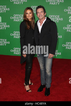 Westwood, CA. 07th Dec, 2016. Jeff Probst, Lisa Ann Russell, At Premiere Of Paramount Pictures' 'Office Christmas Party' At Regency Village Theatre, California on December 07, 2016. Credit:  Faye Sadou/Media Punch/Alamy Live News Stock Photo