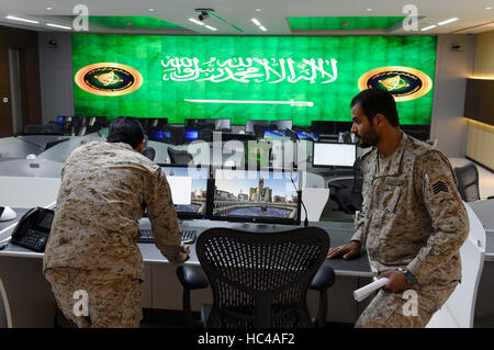 Riyadh, Saudi Arabia. 8th Dec, 2016. Saudi soldiers pictured at the headquarters of the Islamic Military Counter Terrorism Coalition (IMCTC) in Riyadh, Saudi Arabia, 8 December 2016. The premises are due to go into operation in March 2017. The German defence minister is on a 5-day visit to the region. Photo: Rainer Jensen/dpa/Alamy Live News Stock Photo