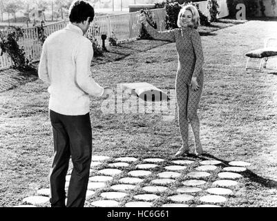 THE SWEET BODY OF DEBORAH, (aka IL DOLCE CORPO DI DEBORAH), Carroll