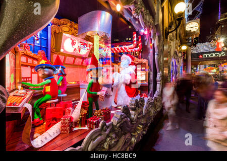 Macy's (Department Store) with Christmas lights and holiday window displays. Midtown Manhattan, New York CIty Stock Photo