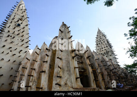 BURKINA FASO, Bobo Dioulasso, old mosque in sudanese style / alte Moschee aus Lehm im sudanesischen Baustil Stock Photo