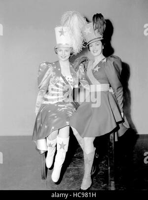 YANKEE DOODLE DANDY, from left: Joan Leslie, James Cagney, 1942 Stock ...