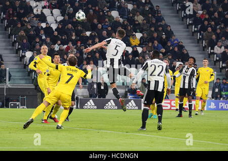 Turin, Italy. 07th Dec, 2016.  Miralem Pjanic of Juventus in action during the Champions League football match between Juventus FC and GNK Dinamo Zagreb. Juventus FC win 2-0 over Dinamo Zagreb. © Massimiliano Ferraro/Pacific Press/Alamy Live News Stock Photo