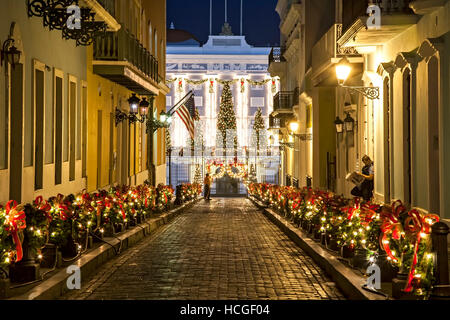 La Fortaleza (governor's mansion) decorated for Christmas, cobbled street and security guards, Old San Juan, Puerto Rico Stock Photo