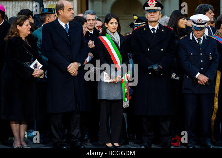 Rome, Italy. 08th Dec, 2016. Nicola Zingaretti (2L), President of Latium region, and Virginia Raggi (C), Mayor of Rome, attend the Immaculate Conception celebration at Piazza di Spagna (Spanish Steps) in Rome, Italy. Since 1953, the Pope as Bishop of Rome visits the column of the Immaculate Conception in Piazza di Spagna to offer expiatory prayers commemorating the solemn event. It was placed here on September 8th 1857. Credit:  Giuseppe Ciccia/Pacific Press/Alamy Live News Stock Photo