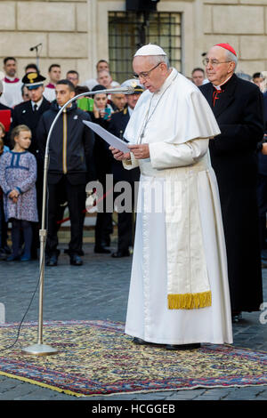 Rome, Italy. 08th Dec, 2016. Pope Francis attends the Immaculate Conception celebration at Piazza di Spagna (Spanish Steps) in Rome, Italy. Since 1953, the Pope as Bishop of Rome visits the column of the Immaculate Conception in Piazza di Spagna to offer expiatory prayers commemorating the solemn event. It was placed here on September 8th 1857 and commemorates Pope Pius IX's proclamation of the dogma of the Immaculate Conception which states that Mary is the only human being who was born without original sin. Credit:  Giuseppe Ciccia/Pacific Press/Alamy Live News Stock Photo