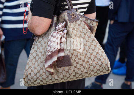 MILAN - SEPTEMBER 21: Woman with Louis Vuitton beige crocodile leather bag  and Fendi shoulder strap before Fendi fashion show, Milan Fashion Week stre  Stock Photo - Alamy
