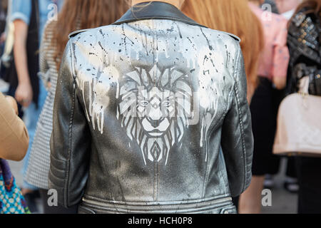 MILAN - JANUARY 13: Man with brown coat and Gucci belt looking at  smartphone before Emporio Armani fashion show, Milan Fashion Week street  style on Ja Stock Photo - Alamy