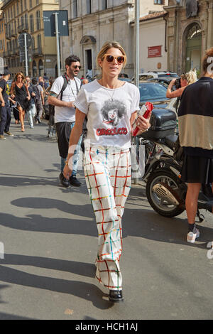 Street style, blogger Helena Bordon arriving at Dior Spring-Summer 2018 ...