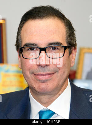 Washington DC, USA. 7th Dec, 2016.  Steven Mnuchin, United States President-elect Donald J. Trump's selection to be US Secretary of the Treasury during his meeting with US Senator Chuck Grassley (Republican of Iowa) in his Capitol Hill office in Washington, DC on Thursday, December 8, 2016. © dpa picture alliance/Alamy Live News Stock Photo