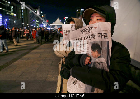 Seoul, South Korea. 9th Dec, 2016. South Korean people carry newspaper reading 'The approving impeachment of president Park Geun-Hye ' during the rally against President Park Geun-Hye on the Gwanghwamun square. Credit:  Min Won-Ki/ZUMA Wire/Alamy Live News Stock Photo