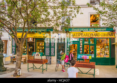 shakespeare and company bookstore, outside view, street scene Stock Photo