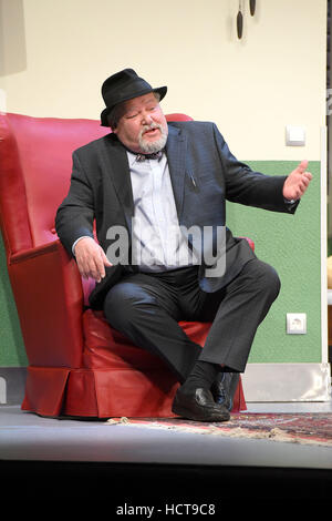 Press rehearsal of the play 'In alter Frische' at Komoedie am Kurfuerstendamm.  Featuring: Walter Plathe Where: Berlin, Germany When: 17 Aug 2016 Stock Photo