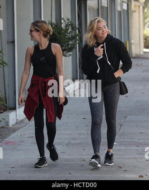 Chloë Grace Moretz arriving at her pilates class in Beverly Hills with a friend  Featuring: Chloë Grace Moretz, Chloe Grace Moretz Where: Beverly Hills, California, United States When: 19 Aug 2016 Stock Photo