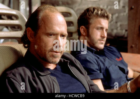 GONE IN SIXTY SECONDS, Scott Caan (left), Chi McBride (sitting ...