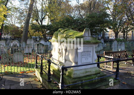 John Bunyan grave in Bunhill Fields burial ground, London Stock Photo