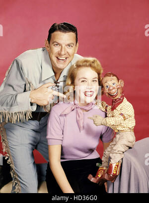 the-howdy-doody-show-buffalo-bob-smith-with-the-peanut-gallery-1947