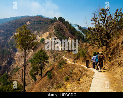 Indian inabitants of Tula Kote Village walking on the path leading to the 'Saddle' many times described by Jim Corbett in his book Tallas Des Maneater Stock Photo