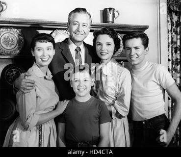 FATHER KNOWS BEST, front from left: Lauren Chapin, Robert Young, Elinor ...