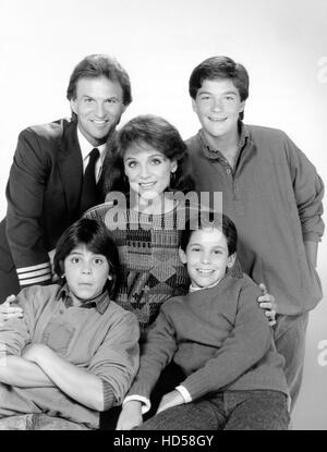 THE HOGAN FAMILY (aka VALERIE'S FAMILY aka VALERIE), (from left): Sandy ...