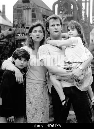 NO PLACE LIKE HOME, Kyndra Joy Casper, Jeff Daniels, Christine Lahti ...