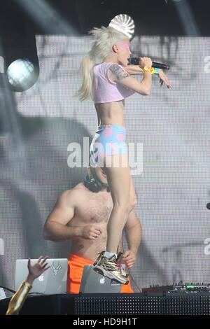 Die Antwood seen performing at the ABC studios on Jimmy Kimmel Live  Featuring: Yolandi Visser Where: Los Angeles, California, United States When: 20 Sep 2016 Stock Photo