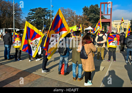 On the occasion of the Human Rights Day 2016 and in commemoration of the 27th anniversary of the conferment of the Nobel Peace Prize to the Dalai Lama, members of the Tibetan Community in Switzerland and Liechtenstein gather on 10 December 2016 in Geneva, Switzerland, on the Place des Nations in front of the United Nations European headquarters for a protest rally against human rights violations in Tibet, Geneva, Switzerland. Credit: GFC Collection/Alamy Live News Stock Photo