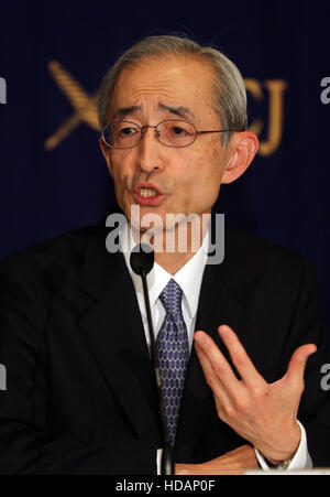 Tokyo, Japan. 9th Dec, 2016. Japan's megabank Mitsubishi UFJ Financial Group (MUFG) president Nobuyuki Hirano speaks before foreign in Tokyo on Friday, December 9, 2016. The Bank of Tokyo-Mitsubishi UFJ is aiming to focus more on overseas banking markets. © Yoshio Tsunoda/AFLO/Alamy Live News Stock Photo