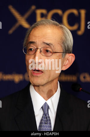 Tokyo, Japan. 9th Dec, 2016. Japan's megabank Mitsubishi UFJ Financial Group (MUFG) president Nobuyuki Hirano speaks before foreign in Tokyo on Friday, December 9, 2016. The Bank of Tokyo-Mitsubishi UFJ is aiming to focus more on overseas banking markets. © Yoshio Tsunoda/AFLO/Alamy Live News Stock Photo