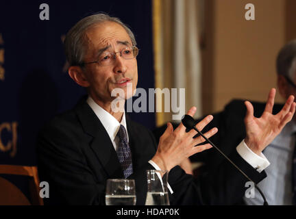 Tokyo, Japan. 9th Dec, 2016. Japan's megabank Mitsubishi UFJ Financial Group (MUFG) president Nobuyuki Hirano speaks before foreign in Tokyo on Friday, December 9, 2016. The Bank of Tokyo-Mitsubishi UFJ is aiming to focus more on overseas banking markets. © Yoshio Tsunoda/AFLO/Alamy Live News Stock Photo