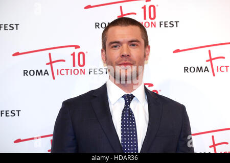 Rome, Italy. 10th December, 2016. Charlie Weber attends the 'Shondaland' red carpet during the Roma Fiction Fest 2016 at The Space Moderno on December 10, 2016 in Rome, Italy Credit:  Fulvio Dalfelli/Alamy Live News Stock Photo