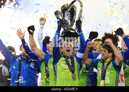 Toronto, Canada. 10th Dec, 2016. Members of Seattle Sounders FC celebrate during the awarding ceremony of the 2016 Major League Soccer(MLS) Cup in Toronto, Canada, Dec. 10, 2016. Seattle Sounders FC won 5-4 and claimed the title. © Zou Zheng/Xinhua/Alamy Live News Stock Photo