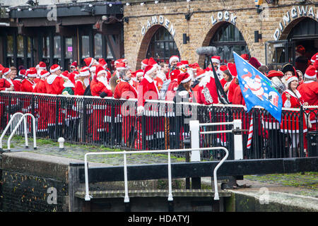 Camden Lock, London 10th December 2016 Santa run at Camden Lock Credit: Dave J Williams/Alamy Live News” Stock Photo