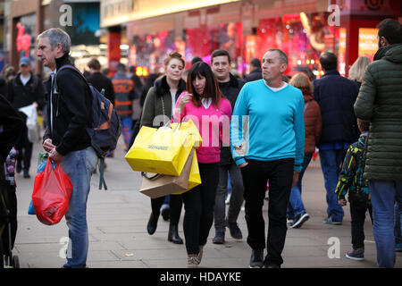 Oxford Street, London, UK 11 Dec 2016 - Oxford Street in London full of shoppers with 14 days to Christmas Day. Credit:  Dinendra Haria/Alamy Live News Stock Photo