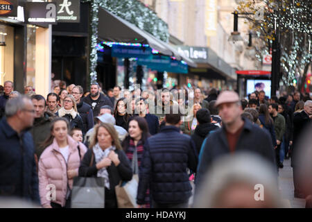 Oxford Street, London, UK 11 Dec 2016 - Oxford Street in London full of shoppers with 14 days to Christmas Day. Credit:  Dinendra Haria/Alamy Live News Stock Photo