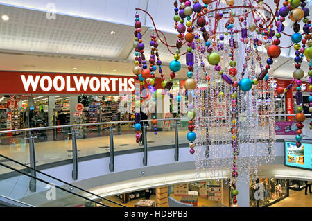 Woolworths store entrance in Lakeside West Thurrock shopping mall at Christmas 2008 Stock Photo