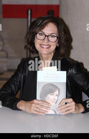 Elizabeth Vargas signs copies of her new book 'Between Breaths'  Featuring: Elizabeth Vargas Where: Philadelphia, Pennsylvania, United States When: 14 Sep 2016 Stock Photo