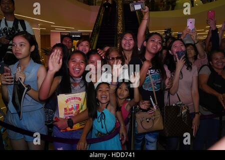 Pasay, Philippines. 10th Dec, 2016. Fans shouts and cheers for Pia Wurtzbach and other candidates. Miss Universe officially started in the Philippines with its Kick-off Party at S Maison Mall, Conrad Hotel, SM Mall of Asia, Pasay City at 7:00pm. Presented with Pia Wurtzbach, reigning Miss Universe, candidates from Australia, Japan, Indonesia, Korea, Malaysia, Myanmar, New Zealand, Philippines, Thailand, Vietnam and USA. Credit:  George Buid/Pacific Press/Alamy Live News Stock Photo