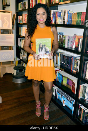 Ayesha Curry signing copies of her first cookbook 'The Seasoned Life: Food, Family, Faith, and the Joy of Eating Well' at Books & Books, Bal Harbour Shops in Miami Beach, Florida.  Featuring: Ayesha Curry Where: Miami Beach, Florida, United States When: 0 Stock Photo