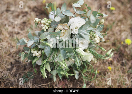 gold rings for the bride and grooms wedding bouquet Stock Photo