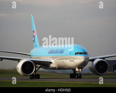 HL8044 (aircraft) taxiing after landing on runway 18R pic6 Stock Photo