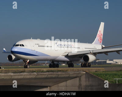 B-18805 (aircraft) China Airlines Airbus A340-313 - cn 415 at Schiphol pic2 Stock Photo