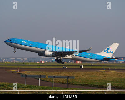 PH-AKB KLM Royal Dutch Airlines Airbus A330-303 - cn 1294 take-off from runway 36C pic1 Stock Photo
